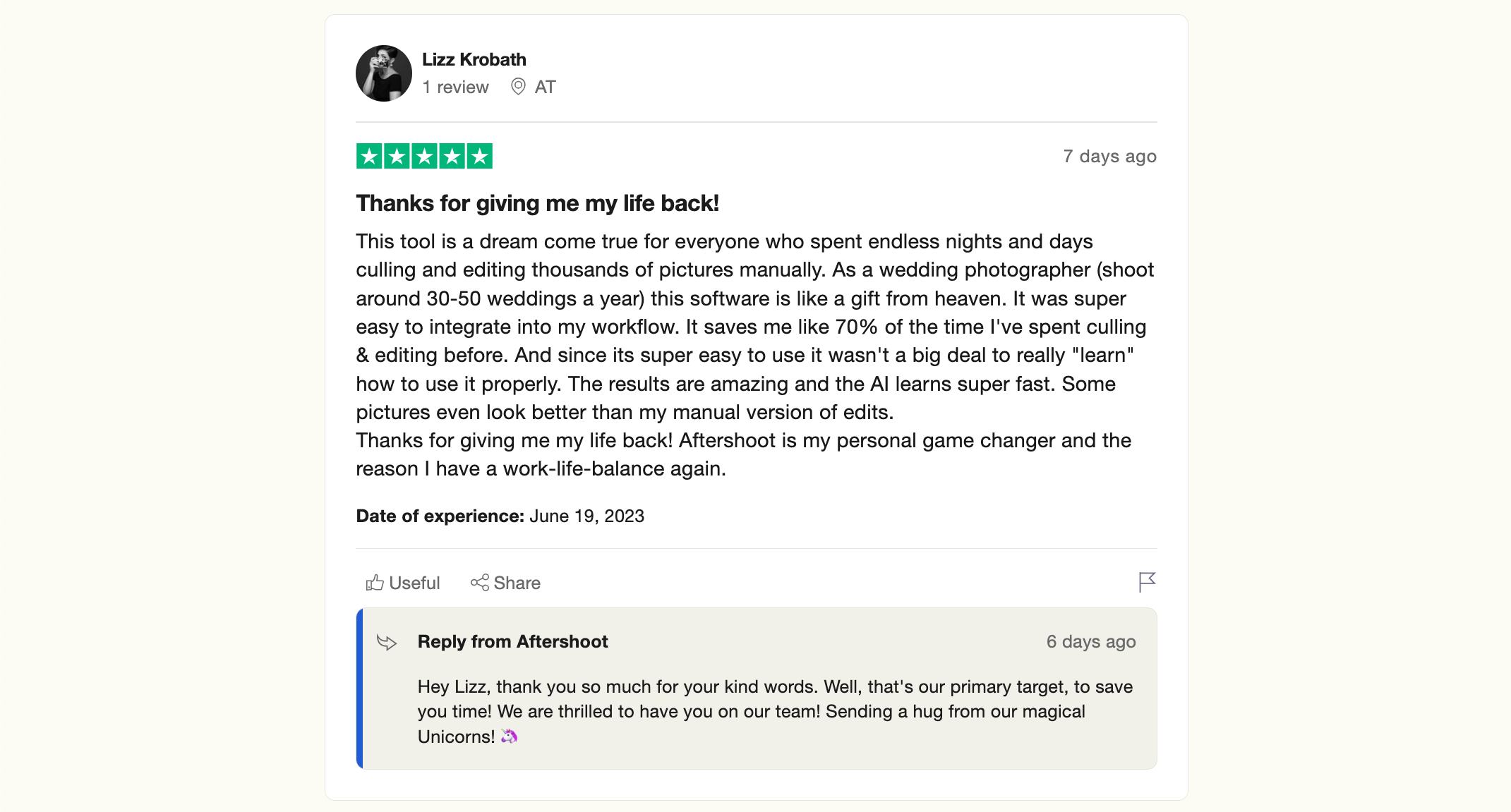 Lizz Krobath reviews Aftershoot's time-saving abilities on Trustpilot, explaining how AI transforms her workflow.