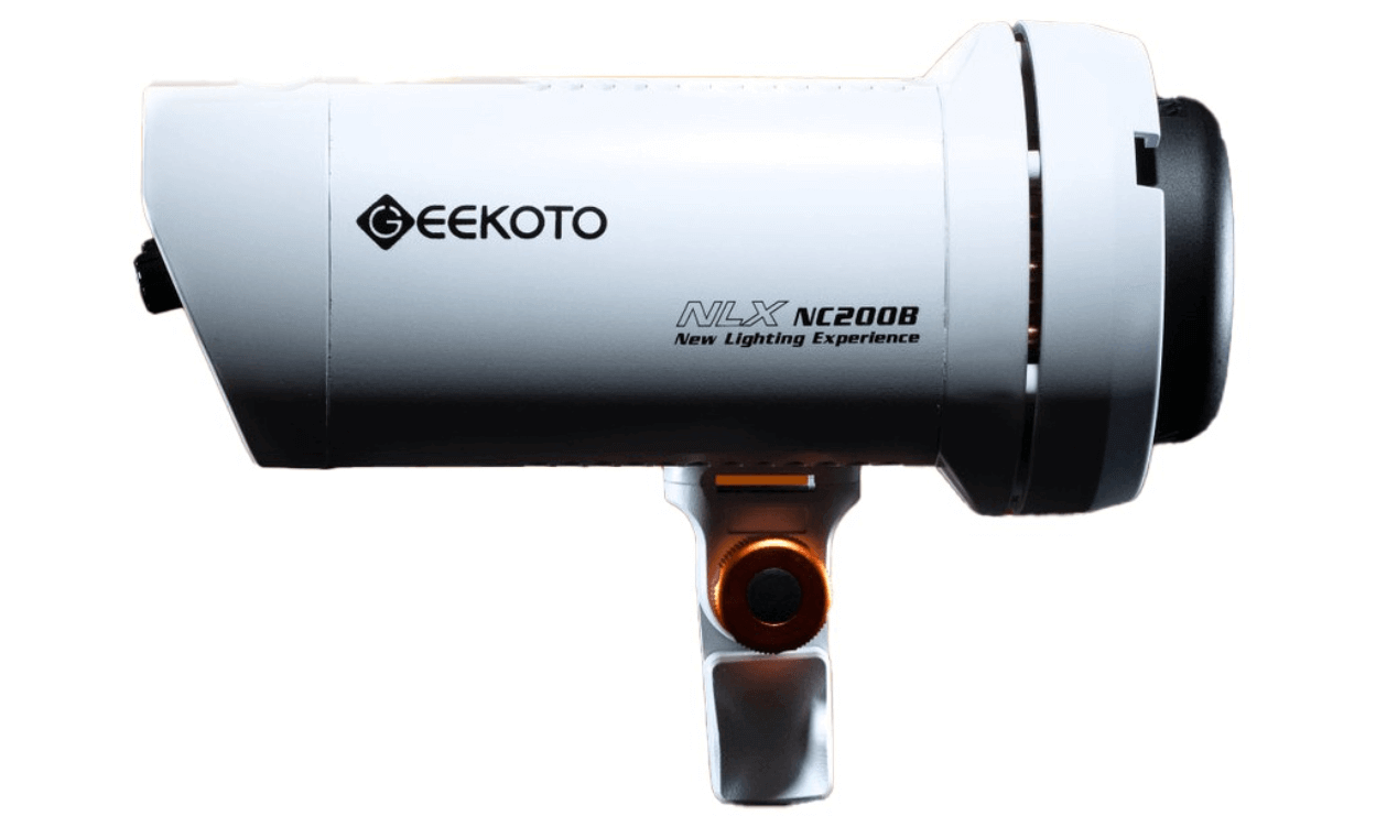 Xmas Gift Guide for Photographers Geekoto NC200B continuous light for photographers