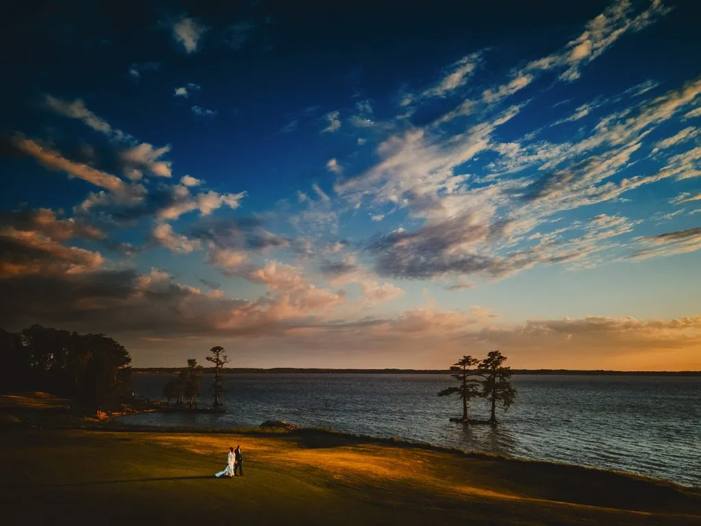 11 Golden Hour Photography Tips For Your Next Photoshoot golden hour wedding photograph on the beach