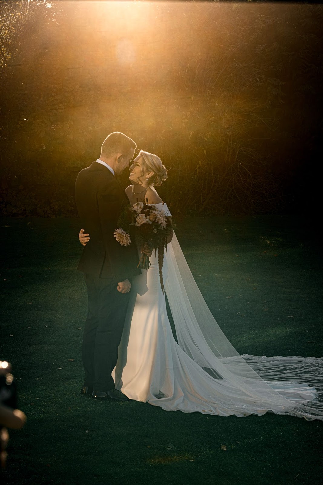 How to Photograph a Wedding? how to photograph a couple