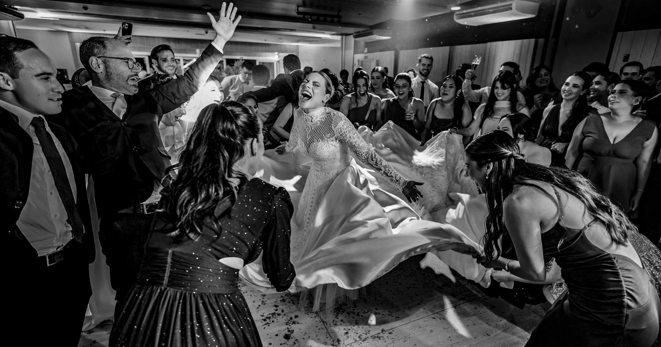 10 Wedding Photography Trends in 2025 Color Fidelity and Immersion in the Scene