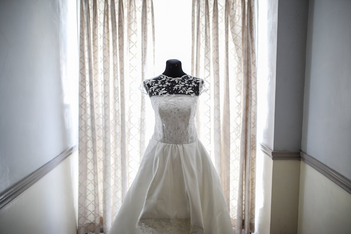 9 Wedding Dress Photoshoot Tips Every Photographer Should Know wedding dress photography example