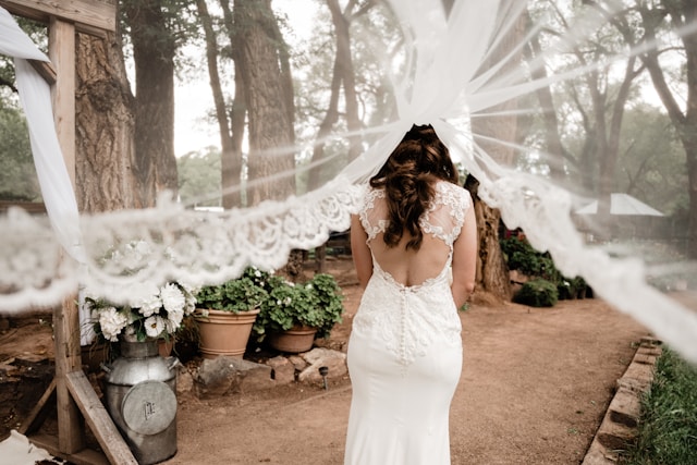 9 Wedding Dress Photoshoot Tips Every Photographer Should Know wedding dress photo example