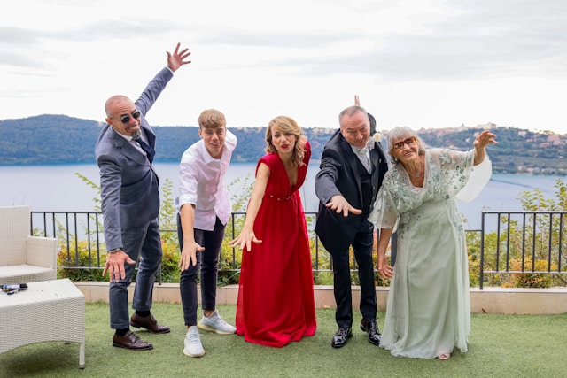 5 Tips for Wedding Group Poses That Actually Work wedding group poses