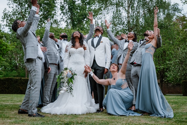 5 Tips for Wedding Group Poses That Actually Work wedding group photo example