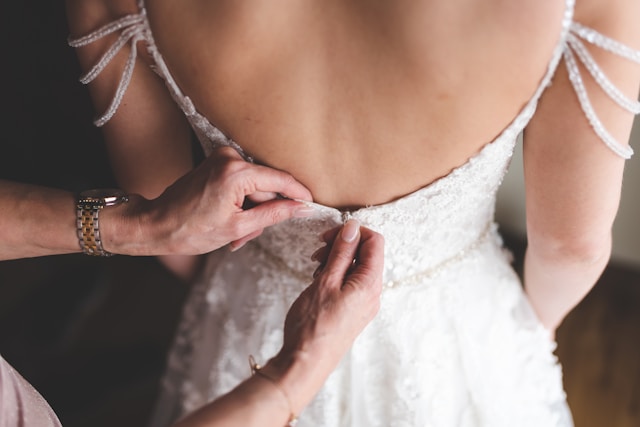 9 Wedding Dress Photoshoot Tips Every Photographer Should Know wedding dress photo