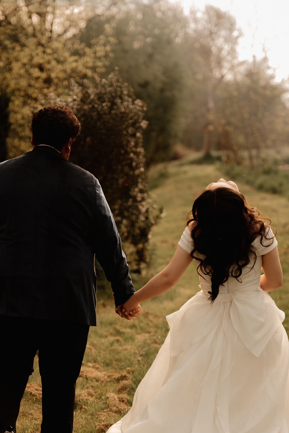 How to Nail Outdoor Wedding Photography: 13 Expert Tips wedding photoshoot