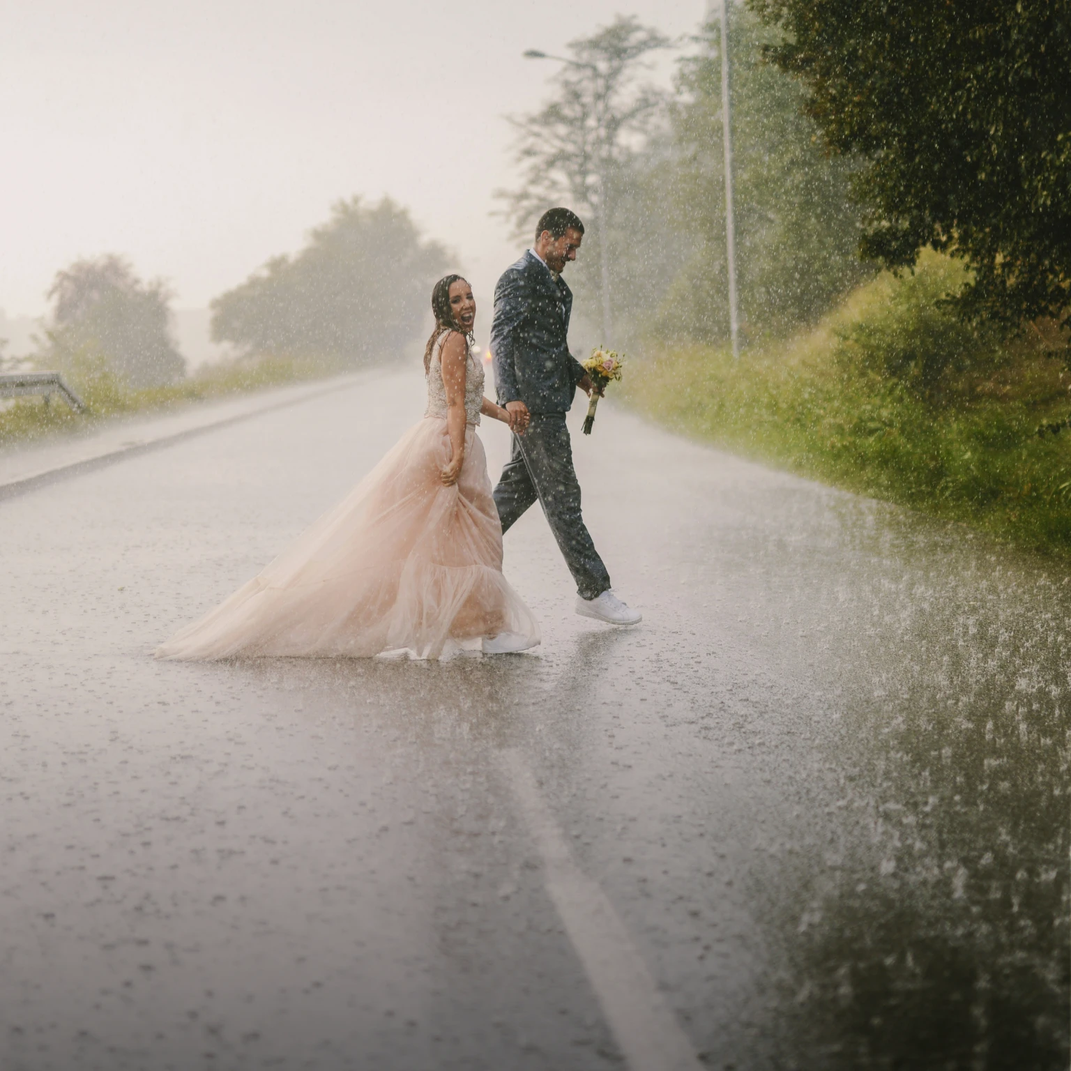 wedding photos in the rain