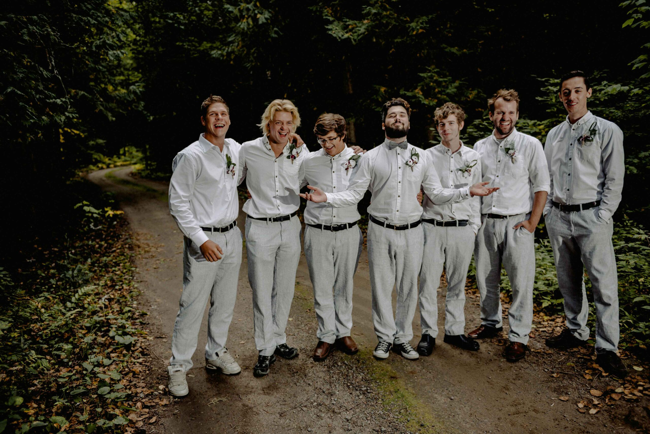 5 Tips for Wedding Group Poses That Actually Work group wedding shots