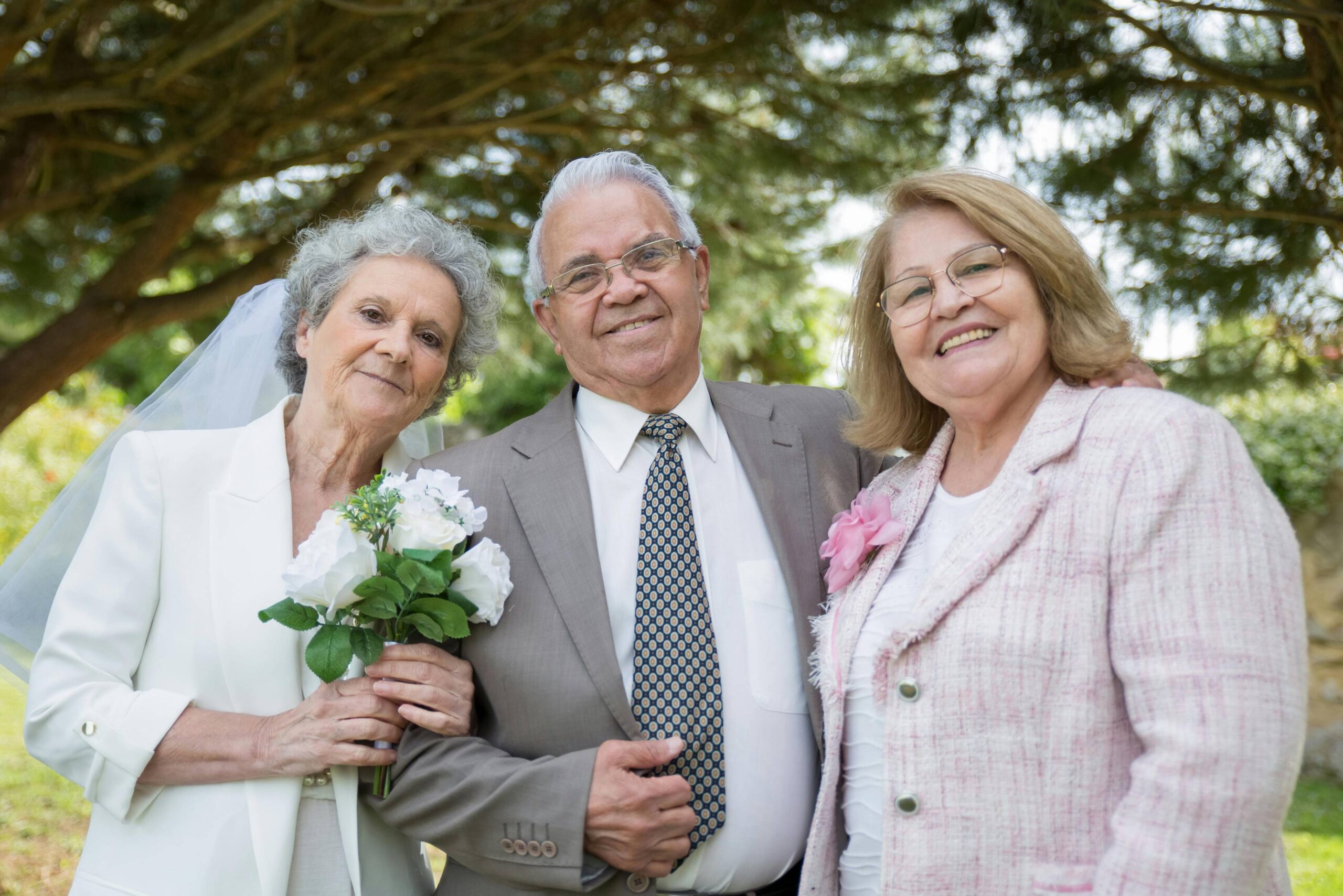 5 Tips for Wedding Group Poses That Actually Work